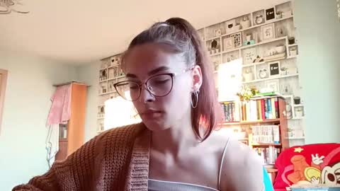 Kelly online show from April 2026 09:10:01 AM