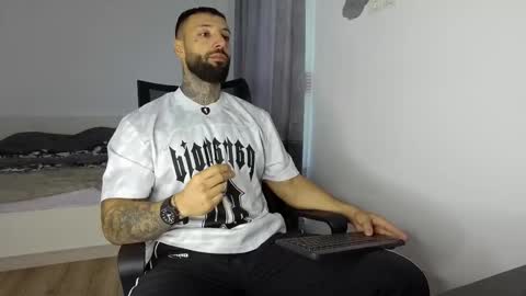 Snapshot of masculineguy69 chatting on October 2025 06:35:02 AM masculineguy69 online show from October 2025 06:35:02 AM