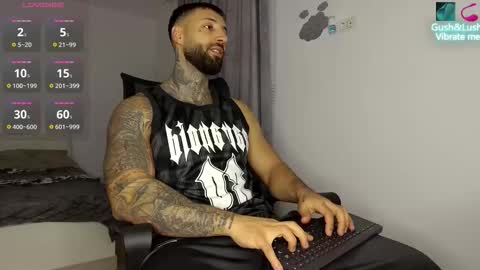 Snapshot of masculineguy69 chatting on November 2025 05:13:02 AM masculineguy69 online show from November 2025 05:13:02 AM