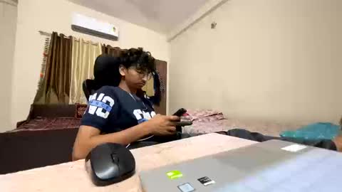 maskboyz2003 online show from September 2025 05:48:01 PM