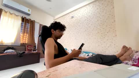 maskboyz2003 online show from October 2025 03:45:01 AM