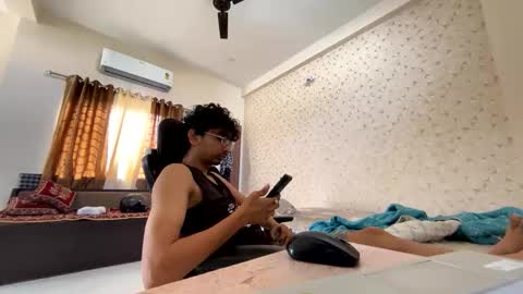 maskboyz2003 online show from October 2025 03:04:01 AM