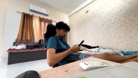 maskboyz2003 online show from October 2025 05:43:02 AM