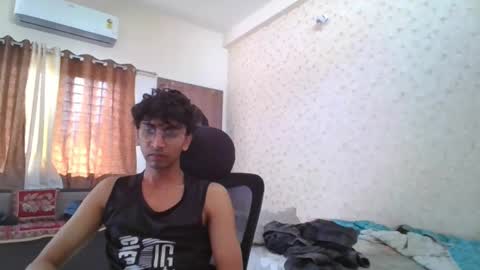 Mask Boy online show from October 2025 04:01:01 AM