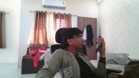 Mask Boy online show from November 2025 04:05:01 AM