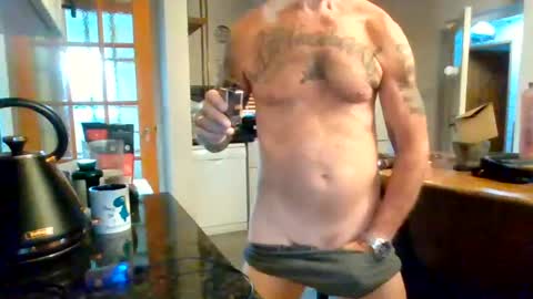 Snapshot of masked_masturbation_couple chatting on June 2026 04:44:02 AM Masked Masturbation Couple online show from June 2026 04:44:02 AM