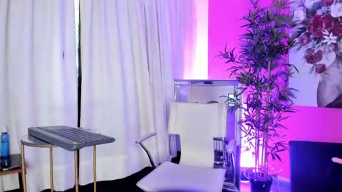 massielhot online show from April 2026 06:58:01 PM