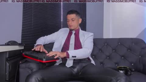 I am Massimo online show from November 2025 01:34:01 PM