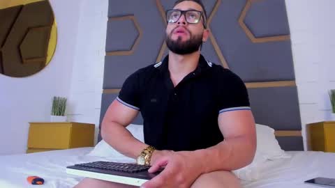 Massimo online show from September 2025 03:44:01 AM