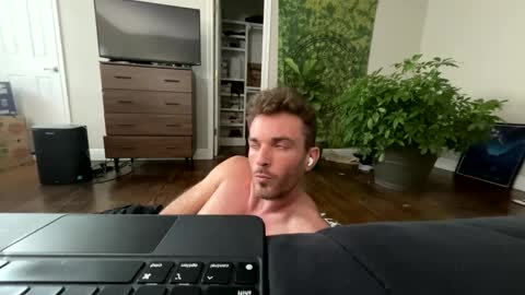 Snapshot of master_louie chatting on December 2024 07:46:02 PM muskyjockdick online show from December 2024 07:46:02 PM