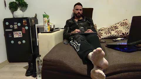 Snapshot of master_roberto333 chatting on December 2024 03:47:02 PM SIR online show from December 2024 03:47:02 PM