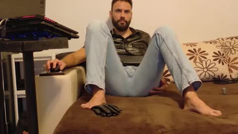 Snapshot of master_roberto333 chatting on October 2025 08:21:02 PM SIR online show from October 2025 08:21:02 PM