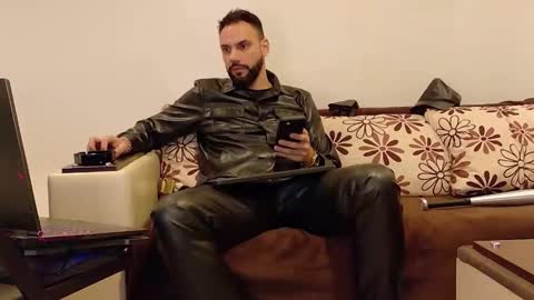 Snapshot of master_roberto333 chatting on November 2025 05:22:01 PM SIR online show from November 2025 05:22:01 PM