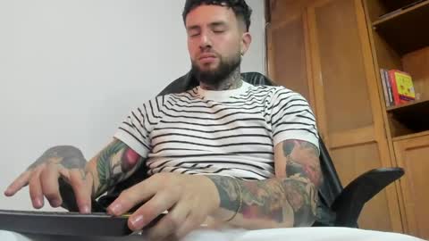 Snapshot of master_steven_01 chatting on April 2026 09:34:02 PM steven online show from April 2026 09:34:02 PM