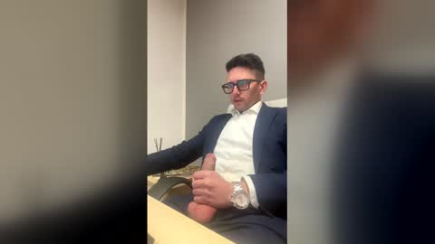 Snapshot of masterboss_fl chatting on April 2026 11:32:01 AM Master Boss online show from April 2026 11:32:01 AM