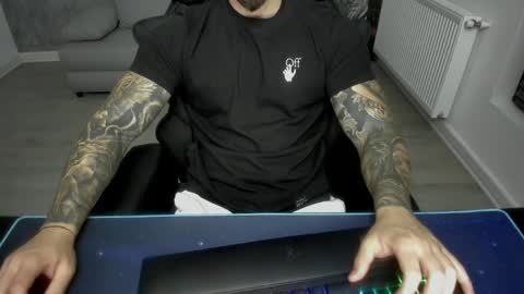 Snapshot of masterkingmuscle chatting on January 2025 09:51:01 PM masterkingmuscle online show from January 2025 09:51:01 PM