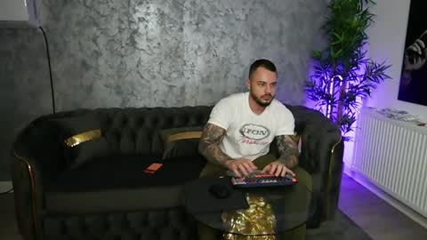 Snapshot of masterkingmuscle chatting on April 2026 09:01:02 PM masterkingmuscle online show from April 2026 09:01:02 PM