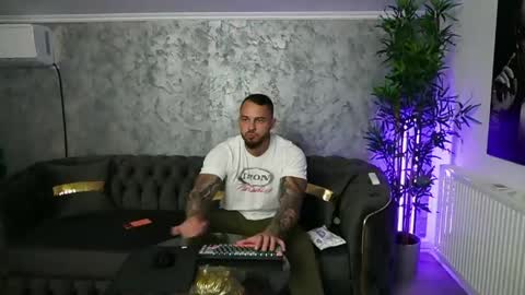 Snapshot of masterkingmuscle chatting on April 2026 09:08:01 PM masterkingmuscle online show from April 2026 09:08:01 PM