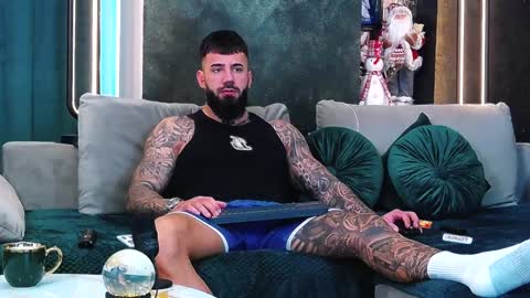 Snapshot of masterkingofmuscle chatting on December 2024 08:44:02 AM masterkingofmuscle online show from December 2024 08:44:02 AM