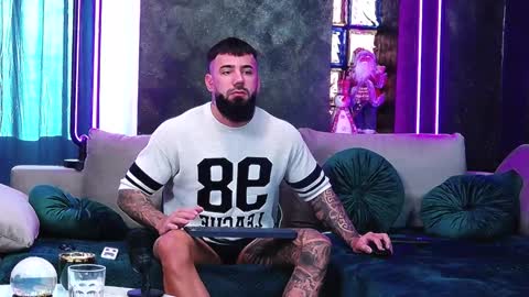 Snapshot of masterkingofmuscle chatting on December 2024 08:41:02 AM masterkingofmuscle online show from December 2024 08:41:02 AM
