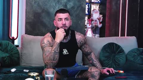Snapshot of masterkingofmuscle chatting on December 2024 08:43:02 AM masterkingofmuscle online show from December 2024 08:43:02 AM