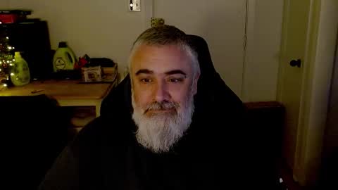 Snapshot of mastermcgirt chatting on December 2025 05:36:02 AM Dave online show from December 2025 05:36:02 AM