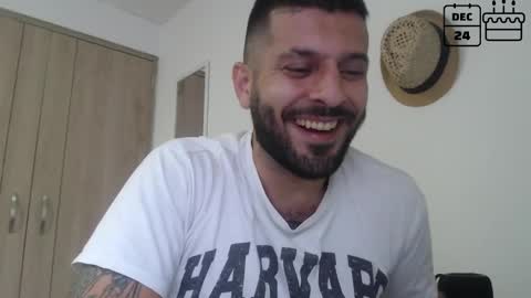 Snapshot of masterofinfatuation chatting on December 2024 10:40:02 PM online show from December 2024 10:40:02 PM