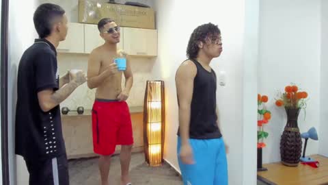 Snapshot of masters_sexx chatting on January 2025 11:33:02 AM Team Cris Darwin- Fernando- Stiven- David online show from January 2025 11:33:02 AM