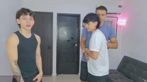 Team Cris Darwin- Fernando- Stiven- David online show from June 2026 11:11:02 AM