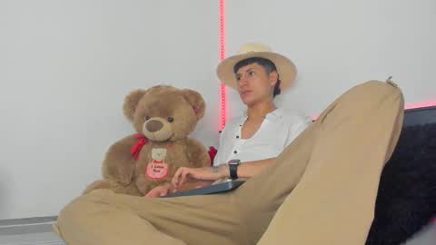 mateo_escobar online show from October 2025 02:12:02 AM