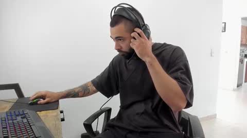 Matheus     online show from October 2025 03:24:01 PM