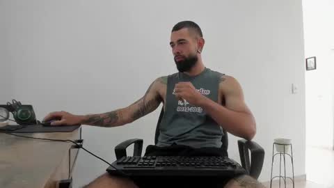 Matheus     online show from December 2025 04:03:01 PM