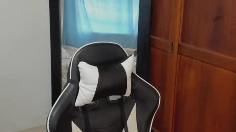 mathews_smith online show from May 2026 04:04:02 PM