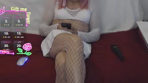 LooLa online show from October 2025 12:49:02 PM