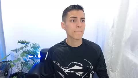 Snapshot of matiius18 chatting on September 2025 01:55:02 PM Matias online show from September 2025 01:55:02 PM
