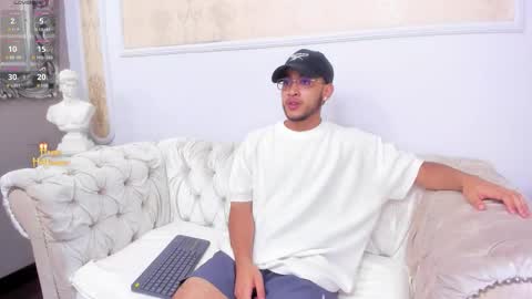 Snapshot of matteoricci_ chatting on November 2025 08:11:01 PM MatteoRicci  online show from November 2025 08:11:01 PM