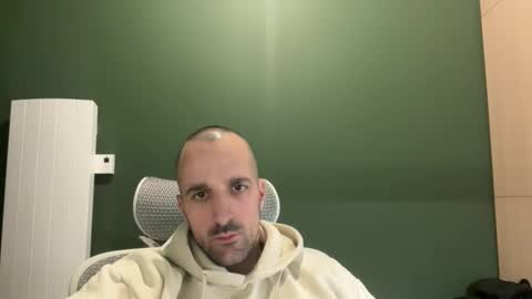 Snapshot of matthias24 chatting on November 2025 12:22:01 AM M online show from November 2025 12:22:01 AM