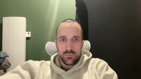 Snapshot of matthias24 chatting on January 2026 12:46:02 AM M online show from January 2026 12:46:02 AM