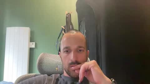 Snapshot of matthias24 chatting on May 2026 11:40:01 AM M online show from May 2026 11:40:01 AM