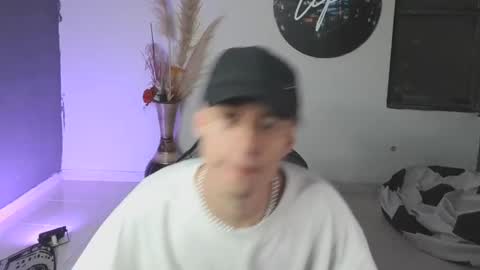 mattias     online show from January 2025 10:24:01 PM