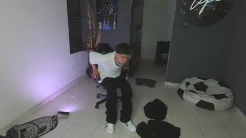 mattias     online show from February 2025 02:44:02 AM