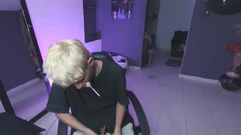 mattias     online show from February 2025 06:21:02 AM