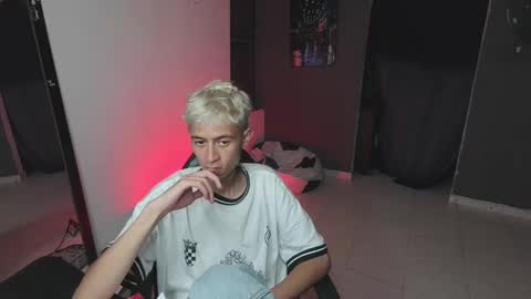 mattias     online show from March 2025 05:21:02 AM