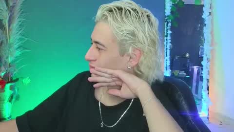 mattias     online show from October 2025 04:22:01 AM