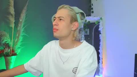 mattias     online show from October 2025 01:58:02 AM