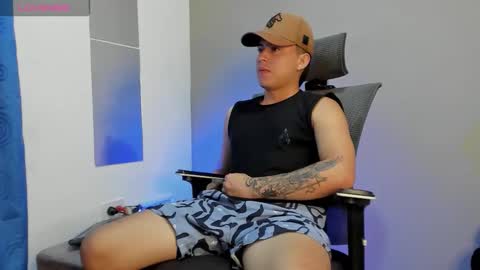 mattiwsmorris_ online show from November 2025 03:45:01 PM