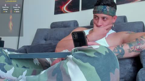 Snapshot of mattsaill_ chatting on February 2025 06:01:01 PM mattsaill_ online show from February 2025 06:01:01 PM