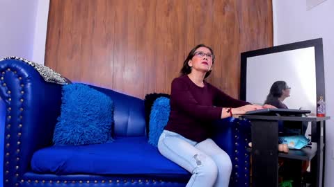 Snapshot of mature_beautiful chatting on January 2025 12:25:02 PM Lucy online show from January 2025 12:25:02 PM