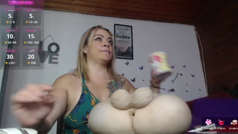 Snapshot of mature_liaa chatting on January 2025 08:50:01 PM Mature liaa online show from January 2025 08:50:01 PM