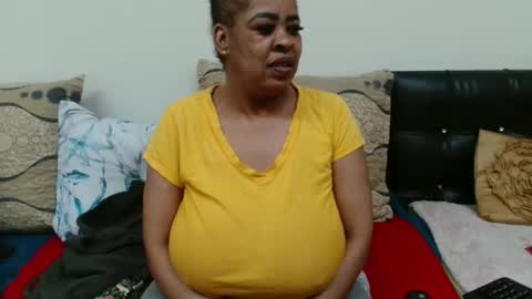 Snapshot of maturedbootyqueen chatting on May 2026 11:27:01 AM QUEEN online show from May 2026 11:27:01 AM